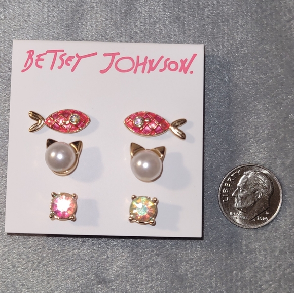 Betsey Johnson 3-pair earring set. - Picture 7 of 15